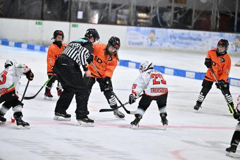 Huettemann Group sponsort Eishockey-Nachwuchs des ERV Dinslakener Kobras e.V.